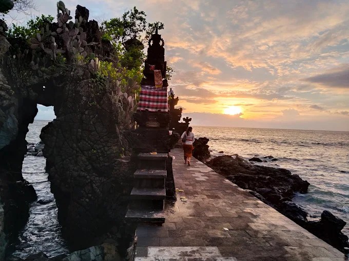 Batu Bolong Temple Lombok