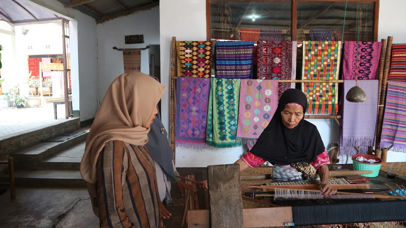 Where to Find Traditional Textiles in Lombok