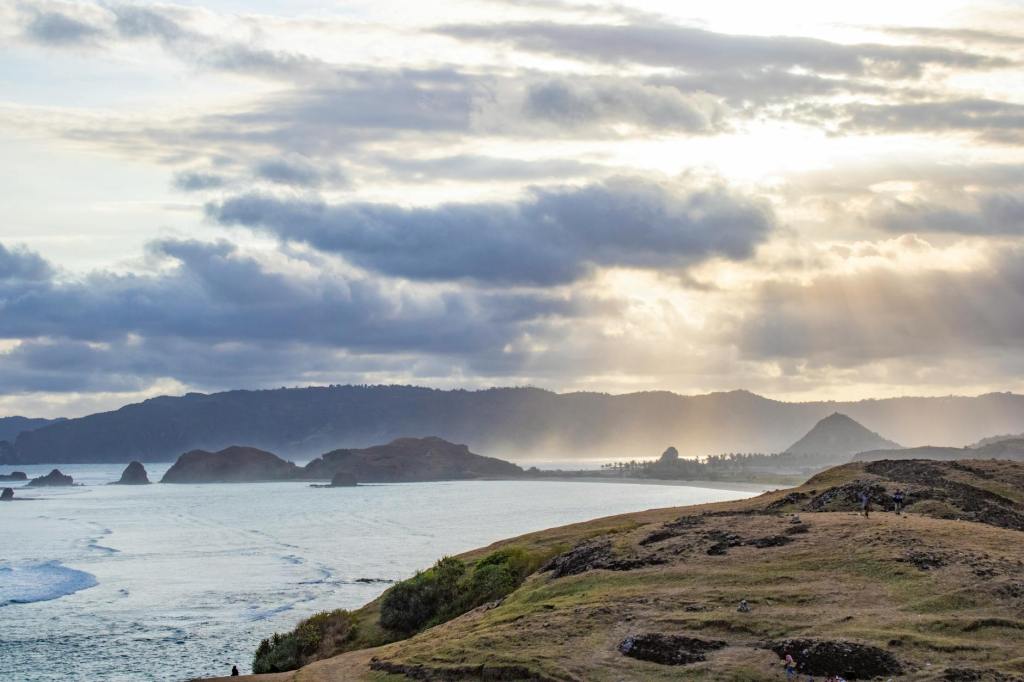 A Beautiful View in Cengklek Hill : Sky Lancing&nbsp;Senggigi