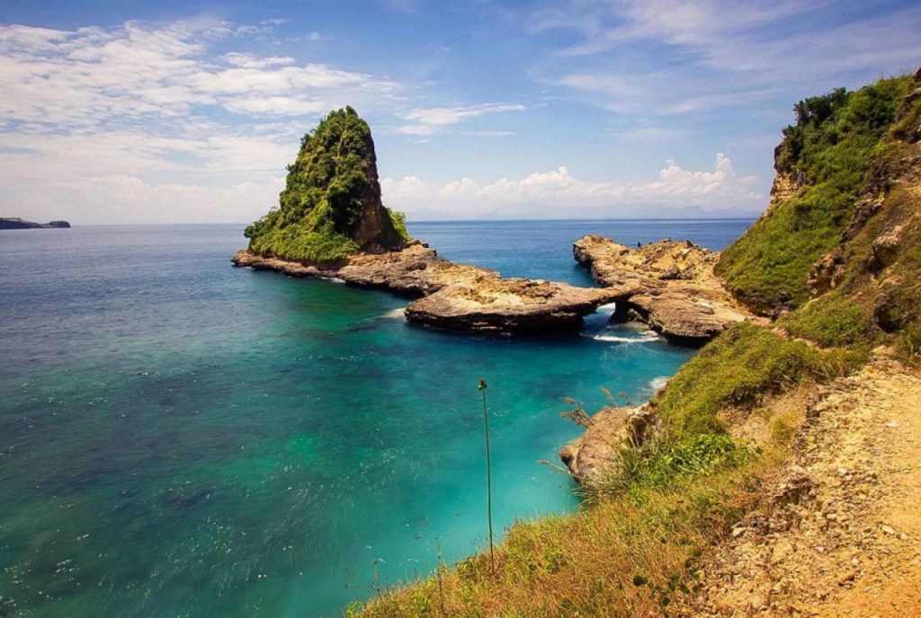 Canvas of Stone and Sea of Tanjung Bloam&nbsp;Beach