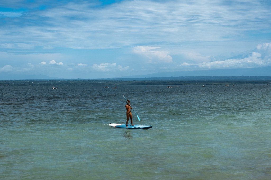 Innit Lombok - Paddling. Photo by Reuben Beeris.