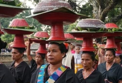 Perang Topat: Lombok’s Rice Cake War Celebrating Religious Harmony