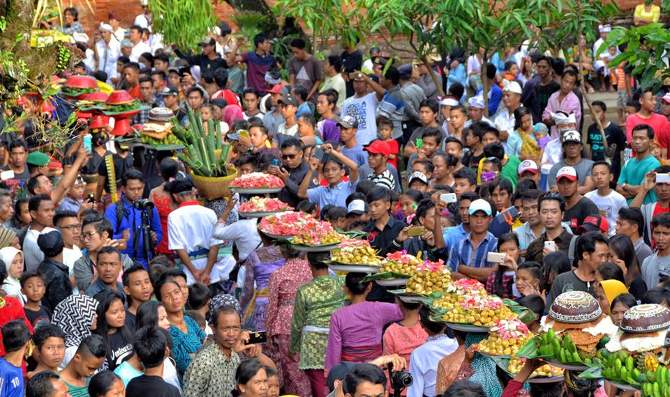 Perang Topat: Lombok’s Rice Cake War Celebrating Religious&nbsp;Harmony