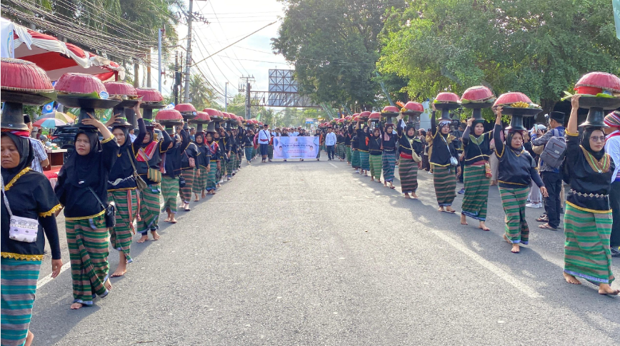 The Seribu Dulang Parade in East&nbsp;Lombok