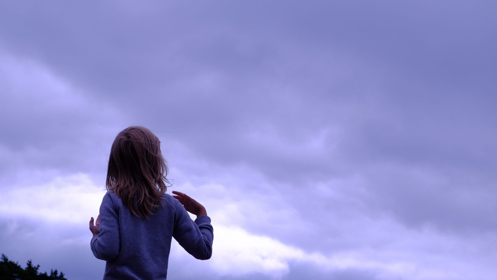 weather in Lombok a girl look into the sky